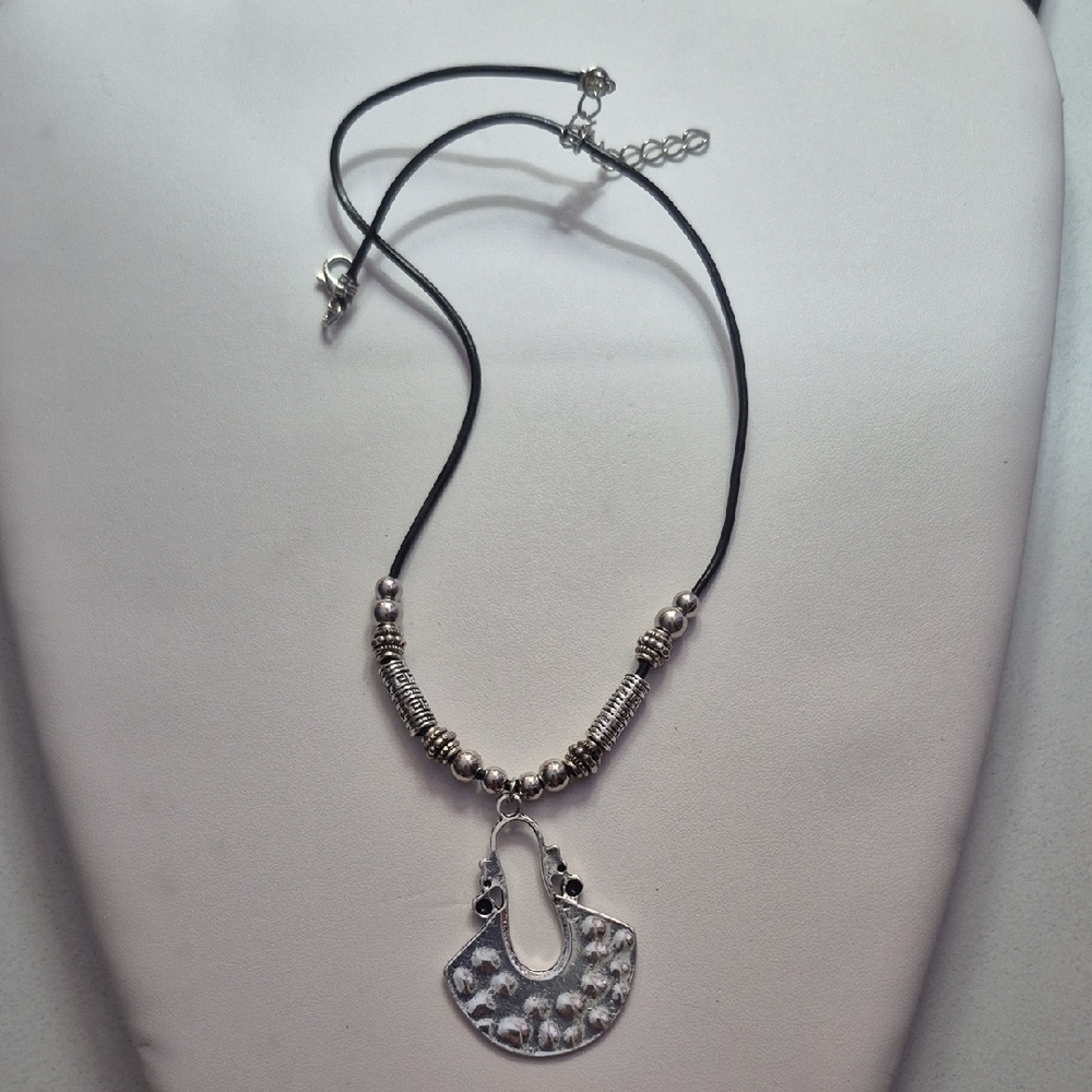 Silver Pendant Necklace (J49)